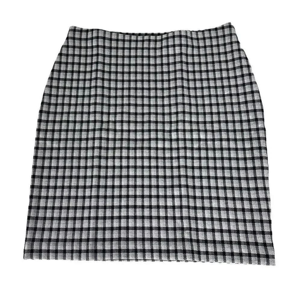 J. Jill Ponte Pull On Plaid Skirt size Medium Gray Black